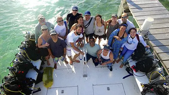 scuba-diving-group-belize-